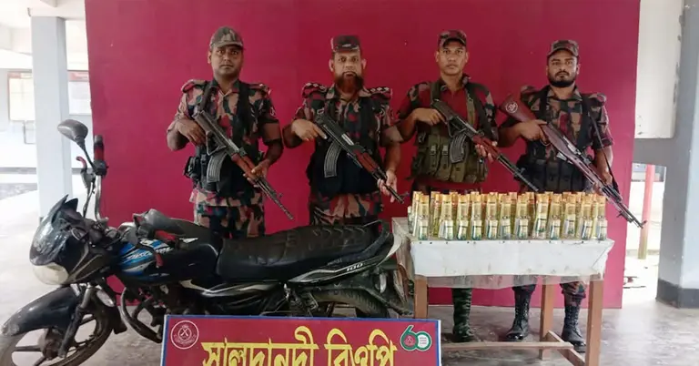 মোটরসাইকেলসহ জব্দকৃত চোরাই পণ্য